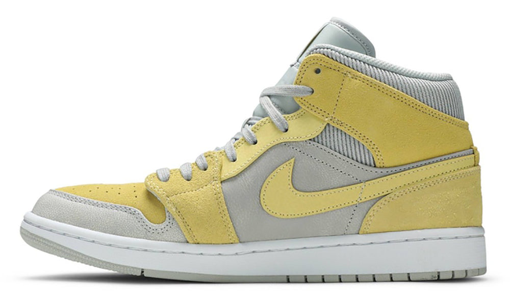 https://cdn.shopify.com/s/files/1/0560/7754/9738/products/1627368233399_AirJordan12.jpg?v=1636109503