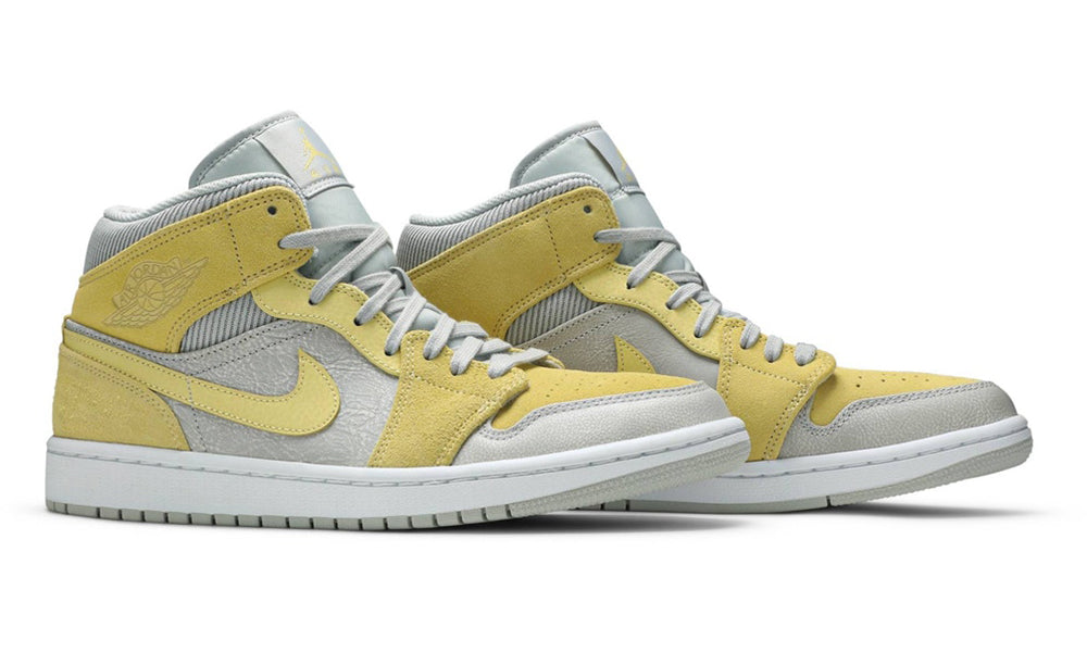 https://cdn.shopify.com/s/files/1/0560/7754/9738/products/1627368233400_AirJordan17.jpg?v=1636109504