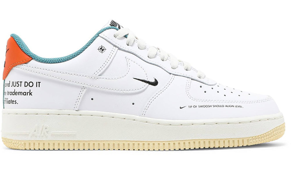 https://cdn.shopify.com/s/files/1/0560/7754/9738/products/1628944195519_NikeAirFor0.jpg?v=1636748510