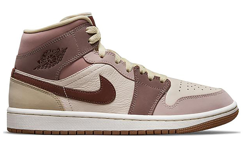 https://cdn.shopify.com/s/files/1/0560/7754/9738/products/Air-Jordan-1-Mid-SE-Dark-Pony-DO7440-821-5.jpg?v=1638796700