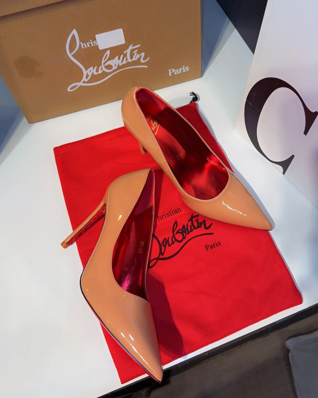 https://cdn.shopify.com/s/files/1/0648/4253/0893/files/ChristianLouboutinKateBeigePumps_5.jpg?v=1762887541