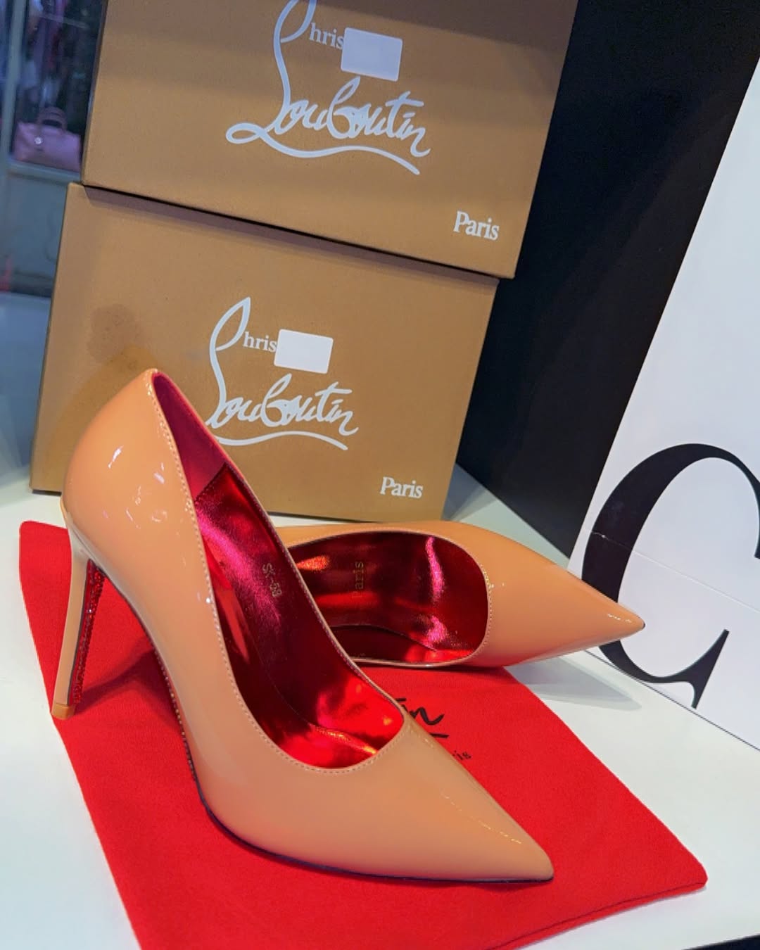 https://cdn.shopify.com/s/files/1/0648/4253/0893/files/ChristianLouboutinKateBeigePumps_7.jpg?v=1762887541