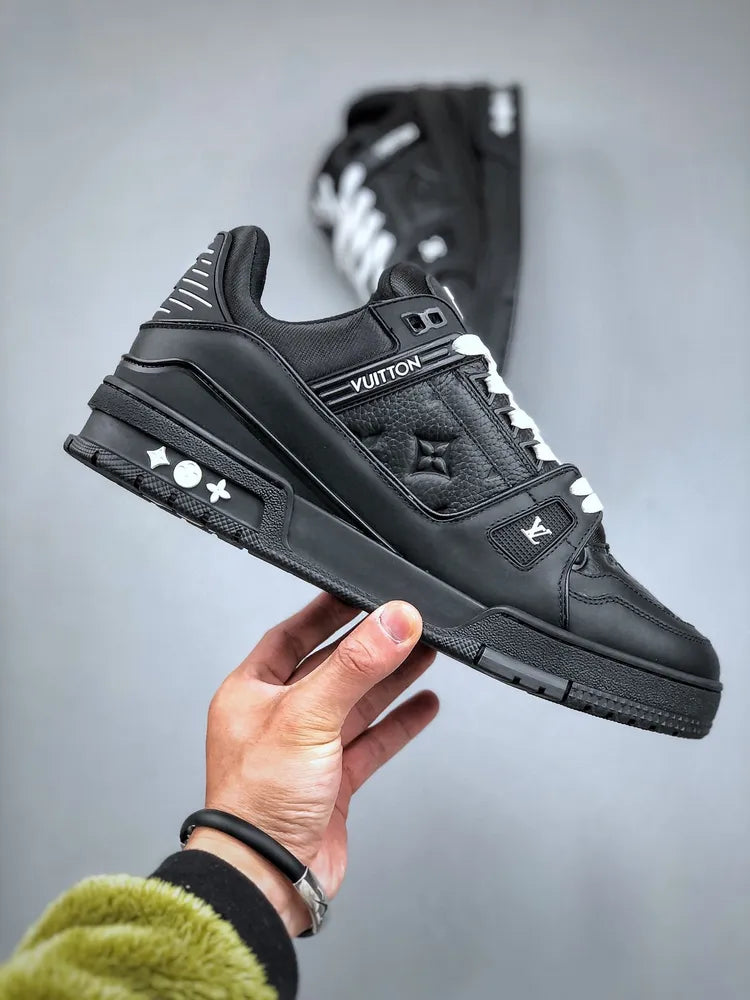 https://cdn.shopify.com/s/files/1/0648/4253/0893/files/LouisVuittonBlackTrainer_5.webp?v=1762887085