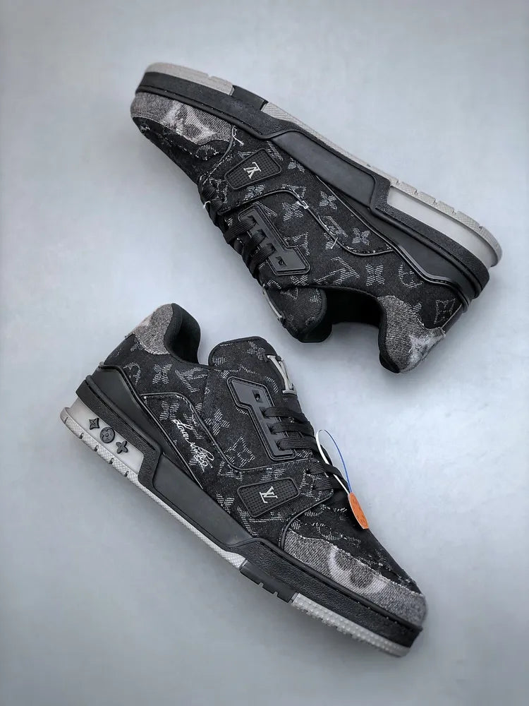 https://cdn.shopify.com/s/files/1/0648/4253/0893/files/LouisVuittonTrainerBlackGreyDenimMonogram_6.webp?v=1762887588