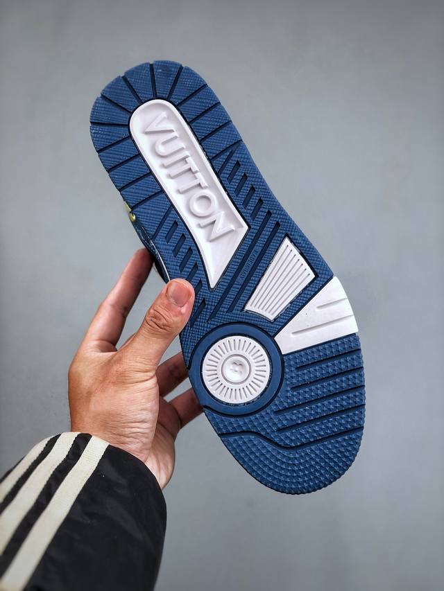 https://cdn.shopify.com/s/files/1/0648/4253/0893/files/LouisVuittonTrainerBlueDenimEmbroidered_4_ec49cace-3046-4a2e-b277-30236d387fd6.jpg?v=1762887075