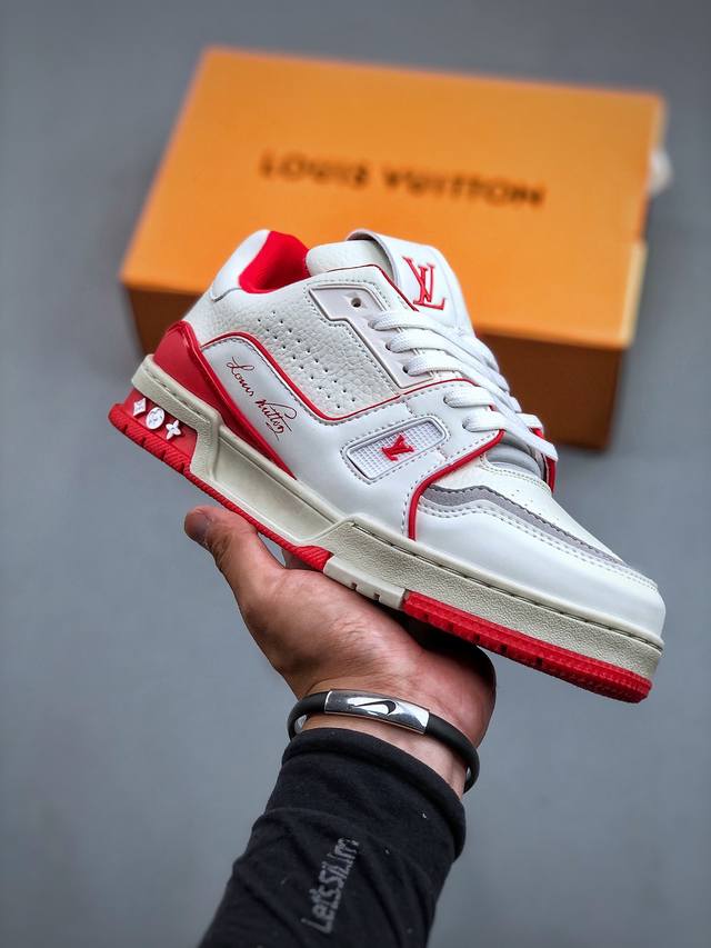 https://cdn.shopify.com/s/files/1/0648/4253/0893/files/LouisVuittonTrainer_54SignatureWhiteRed_1_e1691dee-16e8-4bed-b02f-30a8c1685315.jpg?v=1762887080