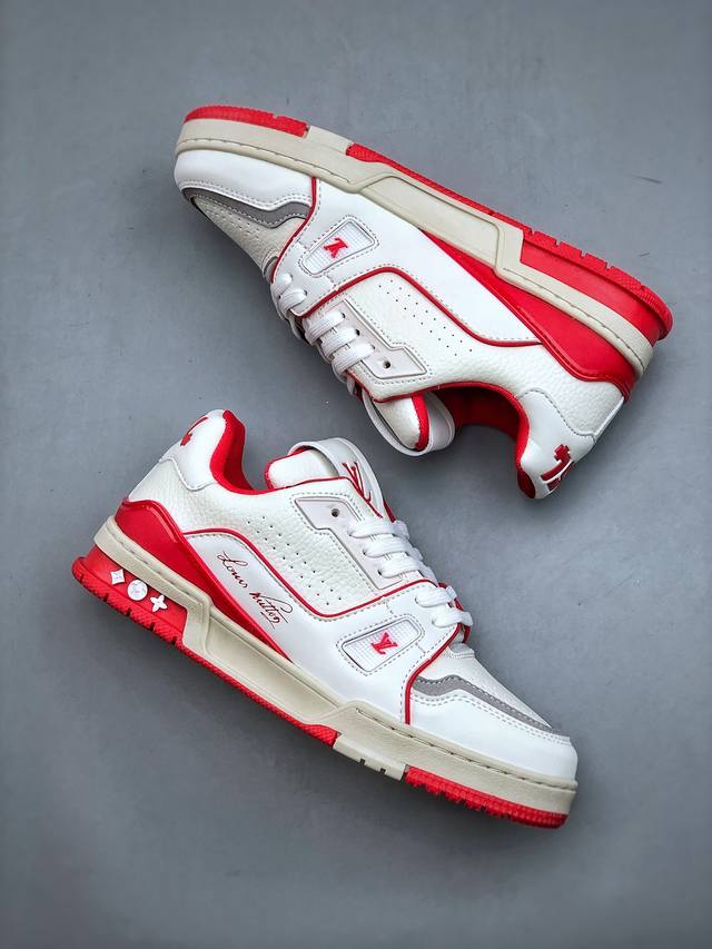 https://cdn.shopify.com/s/files/1/0648/4253/0893/files/LouisVuittonTrainer_54SignatureWhiteRed_4_95c80aaf-8d99-45b8-a949-f232324f82cf.jpg?v=1762887080