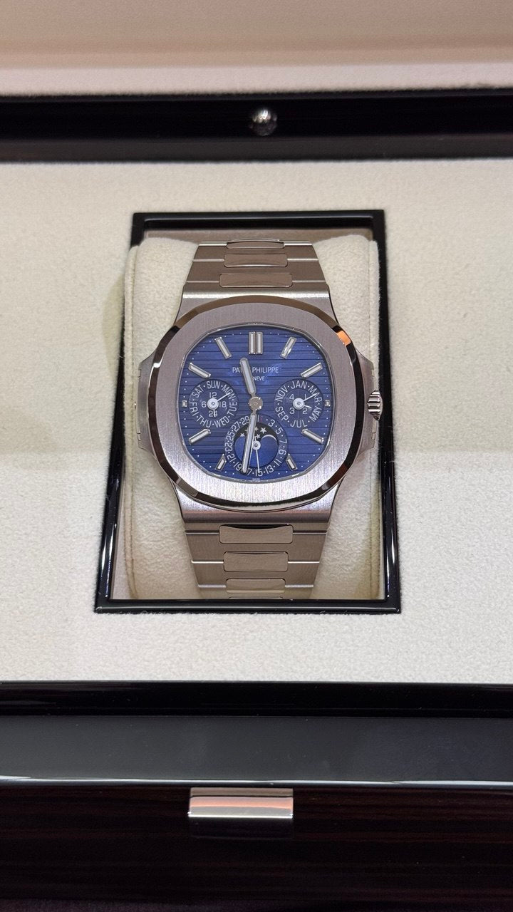https://cdn.shopify.com/s/files/1/1016/2169/4801/files/Patek_Philippe_Nautilus_5740_1G-001_White_Gold.jpg?v=1770280425