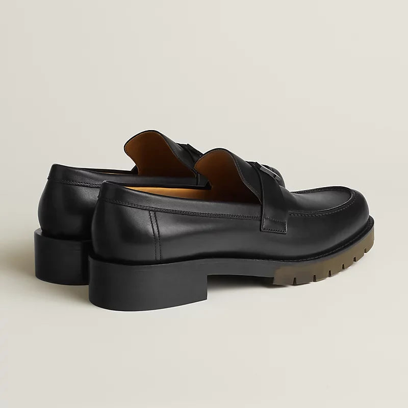 https://cdn.shopify.com/s/files/1/0626/8095/7046/files/gregoire-loafer--231998ZA02-worn-5-0-0-800-800_g.webp?v=1755336821