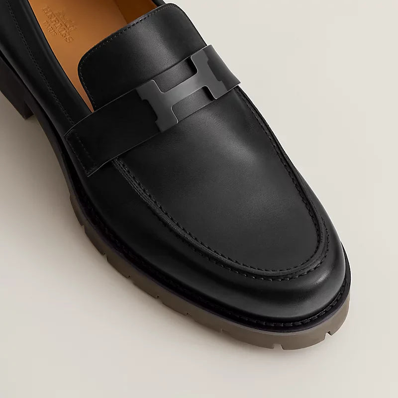 https://cdn.shopify.com/s/files/1/0626/8095/7046/files/gregoire-loafer--231998ZA02-worn-6-0-0-800-800_g.webp?v=1755336821