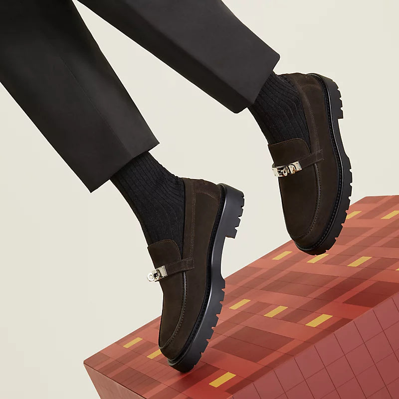 https://cdn.shopify.com/s/files/1/0626/8095/7046/files/icone-loafer--242908ZAME-worn-2-0-0-800-800_g.webp?v=1755336643
