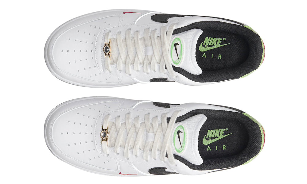 https://cdn.shopify.com/s/files/1/0560/7754/9738/products/ipad_nike-air-force-1-low-just-do-it-white-black-green-2.jpg?v=1664015069