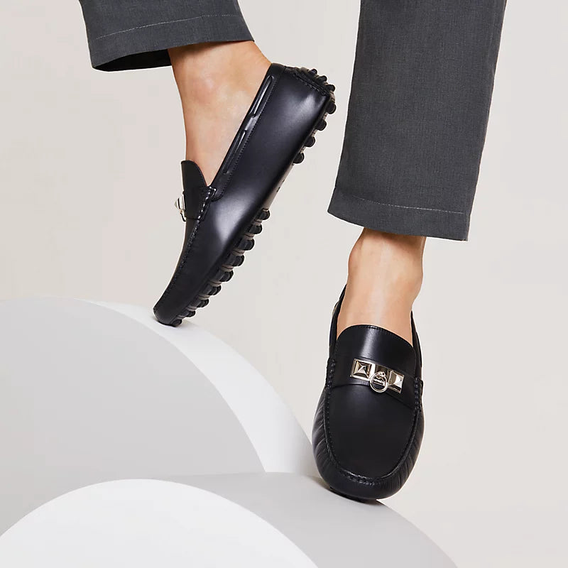 https://cdn.shopify.com/s/files/1/0626/8095/7046/files/irving-loafer--141251ZH02-worn-3-0-0-800-800_g.webp?v=1755336080