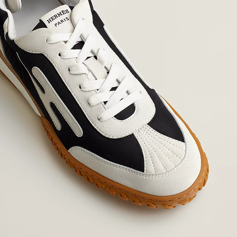 https://cdn.shopify.com/s/files/1/0648/4253/0893/files/jet-sneaker--242923ZH02-above-wm-7-0-0-800-800_g.webp?v=1762887962