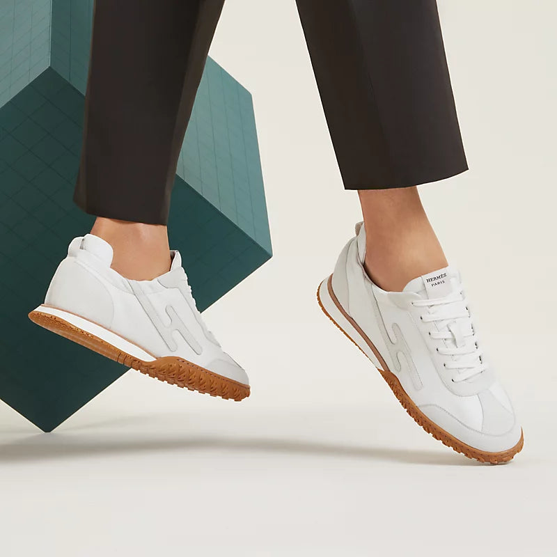 https://cdn.shopify.com/s/files/1/0648/4253/0893/files/jet-sneaker--242924ZH90-worn-3-0-0-800-800_g.webp?v=1762887982