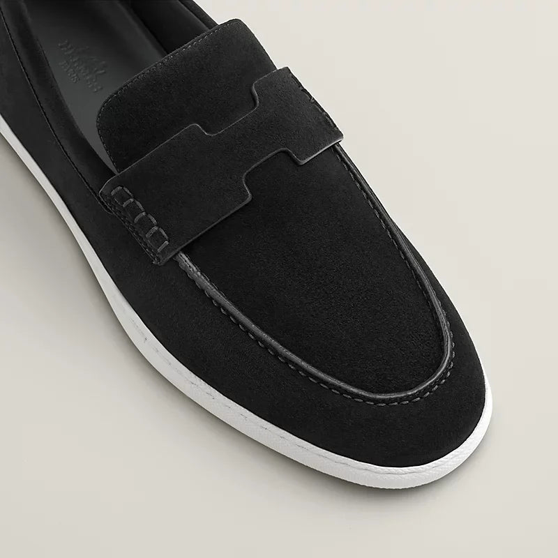 https://cdn.shopify.com/s/files/1/0626/8095/7046/files/job-loafer--242935ZA01-above-wm-6-0-0-800-800_g.webp?v=1755334514