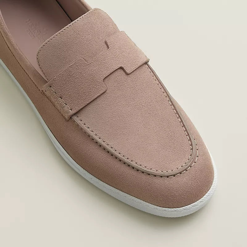 https://cdn.shopify.com/s/files/1/0626/8095/7046/files/job-loafer--242935ZA2Y-above-wm-6-0-0-800-800_g.webp?v=1755334737