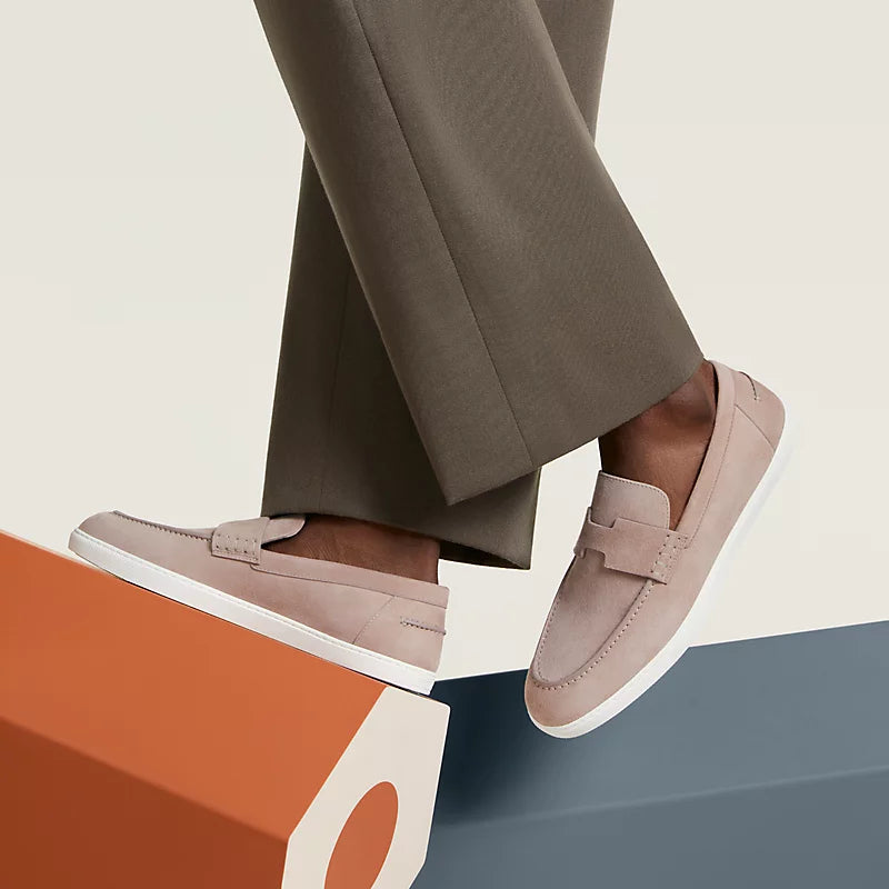 https://cdn.shopify.com/s/files/1/0626/8095/7046/files/job-loafer--242935ZA2Y-worn-2-0-0-800-800_g.webp?v=1755334737