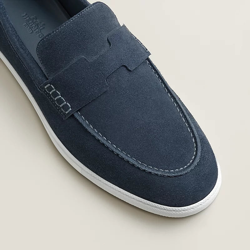 https://cdn.shopify.com/s/files/1/0626/8095/7046/files/job-loafer--252843ZAQ8-above-wm-6-0-0-800-800_g.webp?v=1755334032