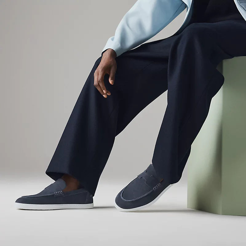 https://cdn.shopify.com/s/files/1/0626/8095/7046/files/job-loafer--252843ZAQ8-worn-2-0-0-800-800_g.webp?v=1755334032