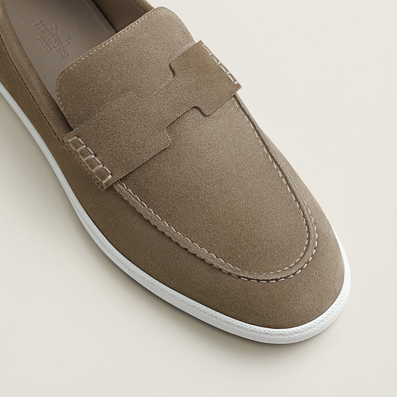 https://cdn.shopify.com/s/files/1/0626/8095/7046/files/job-loafer--252843ZAX3-above-wm-6-0-0-800-800_g.jpg?v=1755333876