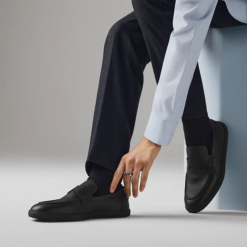 https://cdn.shopify.com/s/files/1/0626/8095/7046/files/job-loafer--252908ZA02-worn-2-0-0-800-800_g.webp?v=1755334211