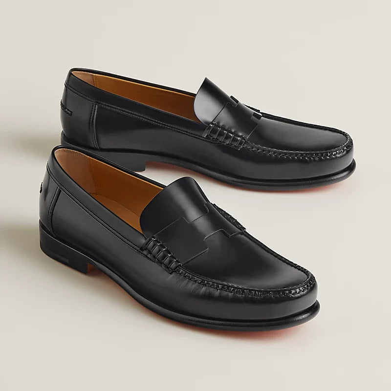 https://cdn.shopify.com/s/files/1/0626/8095/7046/files/kennedy-loafer--151424ZH02-worn-1-0-0-800-800_g.webp?v=1755336379