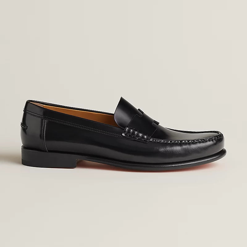 https://cdn.shopify.com/s/files/1/0626/8095/7046/files/kennedy-loafer--151424ZH02-worn-4-0-0-800-800_g.webp?v=1755336379