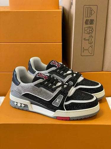 https://cdn.shopify.com/s/files/1/0648/4253/0893/files/louis-vuittion-trainer-crystal-black-red-500x500_1.webp?v=1762887077