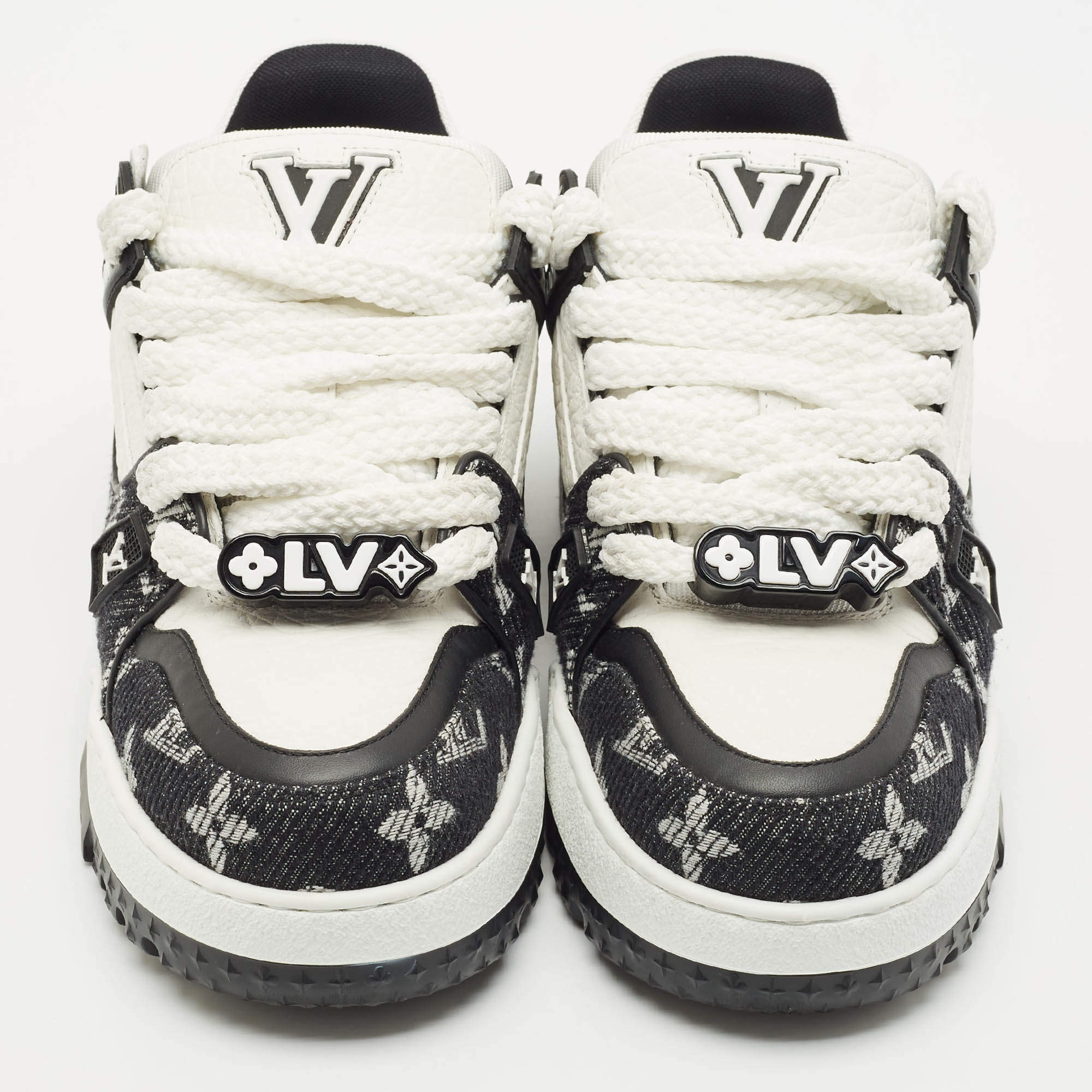 https://cdn.shopify.com/s/files/1/0648/4253/0893/files/luxury-women-louis-vuitton-used-shoes-p1158135-005.jpg?v=1762887585