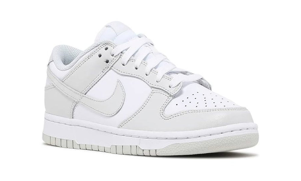 https://cdn.shopify.com/s/files/1/0560/7754/9738/products/nike-dunk-low-photon-dust-w-p232.jpg?v=1628523372