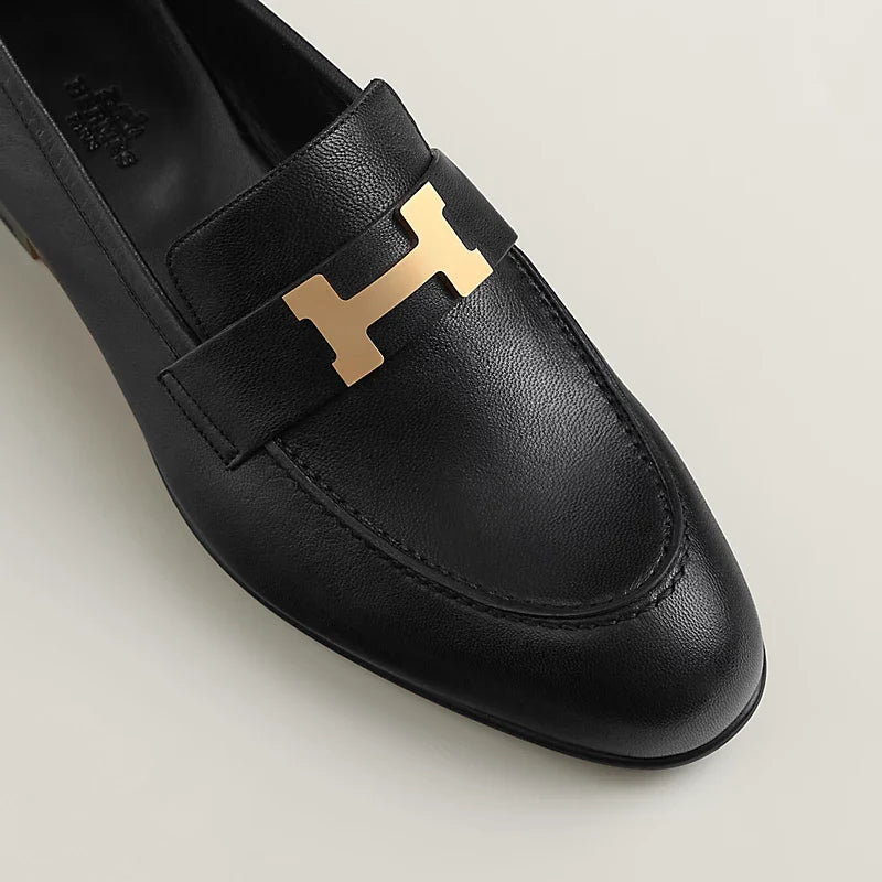https://cdn.shopify.com/s/files/1/0626/8095/7046/files/paris-loafer--242900ZA03-above-wm-6-0-0-800-800_g.webp?v=1755335828
